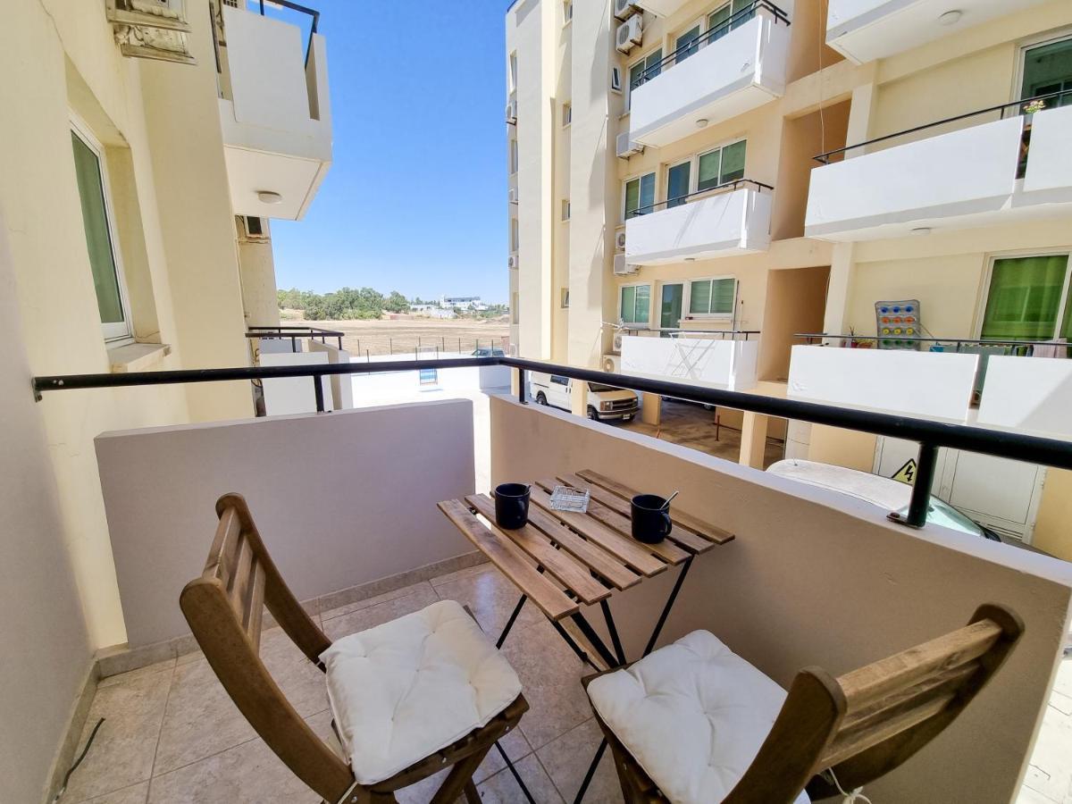 Dock Holiday Apartment Larnaca Exteriér fotografie